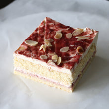 Load image into Gallery viewer, HOMEMADE STONE FRUITS SPONGE CAKE